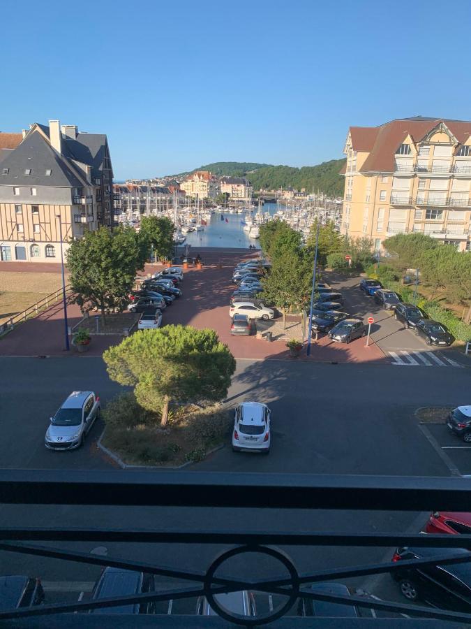 ディーブ・シュール・メールDuplex 2 Pieces Port Cabourg - 2 A 4 Personnes - Terrasse - Vue Port - Exclusif Book Ingアパートメント エクステリア 写真