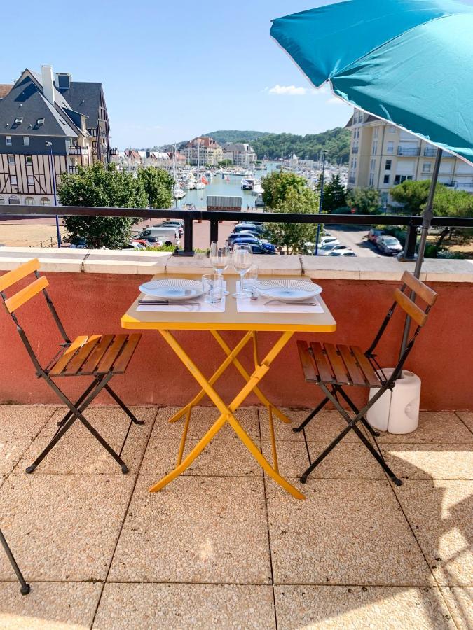 ディーブ・シュール・メールDuplex 2 Pieces Port Cabourg - 2 A 4 Personnes - Terrasse - Vue Port - Exclusif Book Ingアパートメント エクステリア 写真