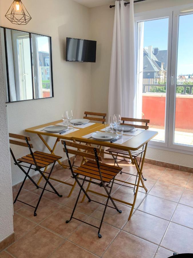 ディーブ・シュール・メールDuplex 2 Pieces Port Cabourg - 2 A 4 Personnes - Terrasse - Vue Port - Exclusif Book Ingアパートメント エクステリア 写真
